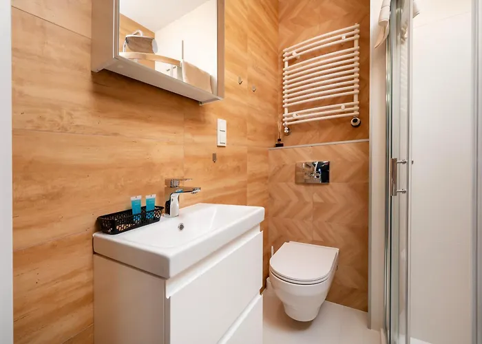 Fabryczna Deluxe By Bookinghost